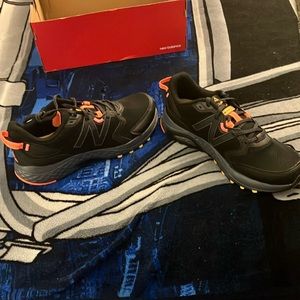 Brand new men’s new balance trail 410 tennis shoes, never worn. New in box!